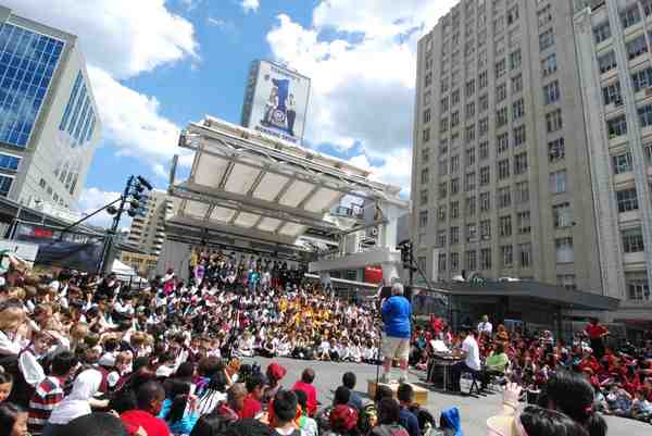 Music Monday Toronto Dundas Square
